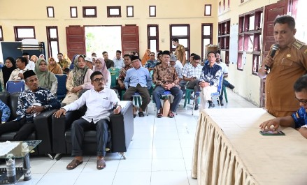 Sejumlah peserta mengikuti acara Musrenbang RKPD Aceh Besar Tahun 2025 di Aula Kantor Camat Kuta Baro, Aceh Besar, Senin (18/03/2024).FOTO/ MC ACEH BESAR