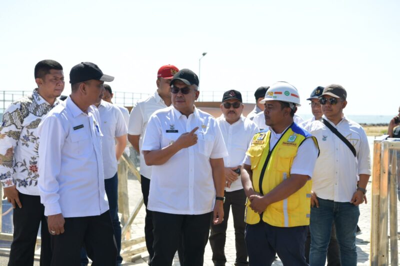 Pj. Gubernur Aceh, Bustami, SE. MSi didampingi Kadispora Aceh, M. Nasir, Kadis PUPR Aceh, Ir. Mawardi meninjau Venue Cabor Sepatu Roda di Pantai Pelangi, Sigli, Kabupaten Pidie, Rabu, 05/06/2024

Jam. 10.00 sd 10.15.