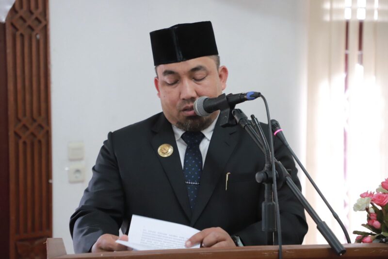 Pj Bupati Aceh Besar Muhammad Iswanto SSTP MM menghadiri Rapat Paripurna DPRK Aceh Besar terhadap Rancangan Qanun Kabupaten Aceh Besar tentang Pertanggungjawaban Pelaksanaan APBK Aceh Besar Tahun Anggaran 2023, di Gedung DPRK Aceh Besar, Kota Jantho, Selasa (02/07/2024) sore.
FOTO/PROKOPIM ACEH BESAR