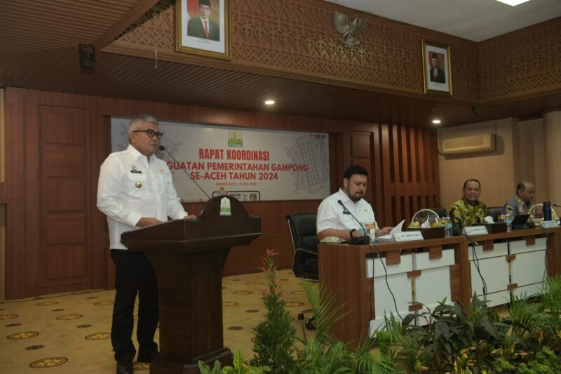 Penjabat Gubernur Aceh Bustami membuka Rapat Koordinasi Penguatan Pemerintah Gampong Seluruh Aceh di Gedung Serbaguna Setda Aceh, Jum’at, 5 Juli 2024.