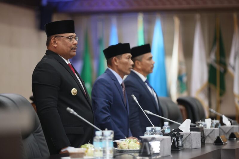 Pj Gubernur Aceh Dr, H Safrizal, ZA, M.Si mengikut Paripurna DPR Aceh Tahun 2024 dengan Agenda 
Penetapan Calon Pimpinan DPR Aceh Definitif , Jumat malam ,04/10/2024.