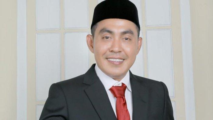 Anggota DPRA Dapil sembilan dari Partai Golkar, Muhammad Iqbal. Jalan Lumpuh Akibat Banjir, Anggota DPRA Desak PUPR Bangun Jembatan Layang di Trumon Tengah.