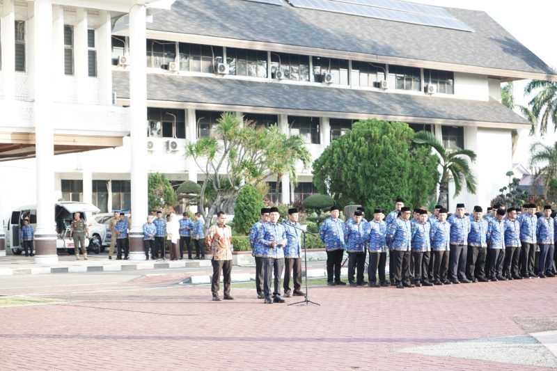 Wakil Gubernur Aceh, Fadhlullah, SE memimpin apel perdana di halaman Kantor Gubernur Aceh pada Senin, 17 Februari 2025. Apel tersebut dihadiri oleh para asisten sekda, pejabat Satuan Kerja Perangkat Aceh (SKPA), wakil direktur rumah sakit, serta pejabat eselon III, IV dan para Aparatur Sipil Negara di lingkup Sekretariat Daerah Aceh.