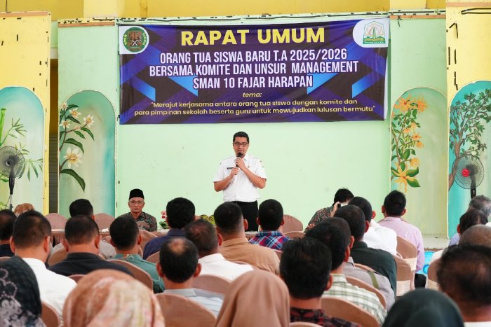 Kadisdik Aceh Marthunis, ST., D.E.A., menekankan pentingnya dukungan orang tua dalam mendorong prestasi anak-anak serta peran sekolah dalam mencetak generasi unggul, saat menghadiri pertemuan silaturahmi di SMAN 10 Fajar Harapan,Rabu 05 Februari 2025