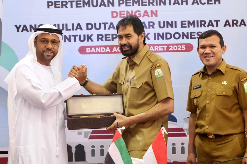 Gubernur Aceh, Muzakir Manaf, didampingi Wakil Gubernur Aceh, H. Fadhlullah, S.E., dan sejumlah kapala SKPA, melakukan pertemuan dengan Duta Besar Uni Emirat Arab (UEA) Untuk Republik Indonesia, H.E.Abdulla Salem Al Dhaheri, beserta Direktur Mubadala Energy Indonesia, Abdulla Bu Ali, dan rombongan, di Pendopo Gubernur Aceh, Senin, (10/03/2025).