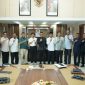 Bupati Aceh Besar Muharram Idris dan Wabup Drs Syukri foto bersama satuan tugas swasembada pangan Provinsi Aceh diruangkerjanya, Kota Jantho, Jum'at (14/03/2025). 