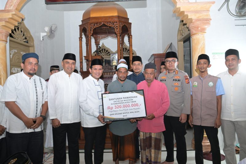 Wakil Gubernur Aceh, H. Fadhlullah, SE, memimpin Safari Ramadan pemerintah Aceh di Masjid Manzilul Minan di Gampong Seunebok Baroh, Kecamatan Darul Aman, Kabupaten Aceh Timur, Jumat (14/03/2025).