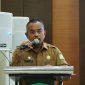 Asisten II Sekdakab Aceh Besar H.M Ali S.Sos M.Si membuka Gebyar Ramadhan Keuangan Syariah di Aula Kantor Bupati Aceh Besar, Kota Jantho, Selasa (18/03/2025).